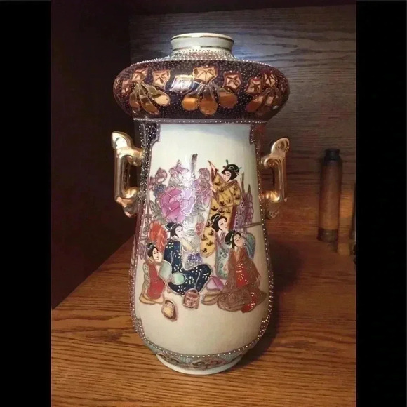 Royal Satsuma vase - Picture 1 of 6